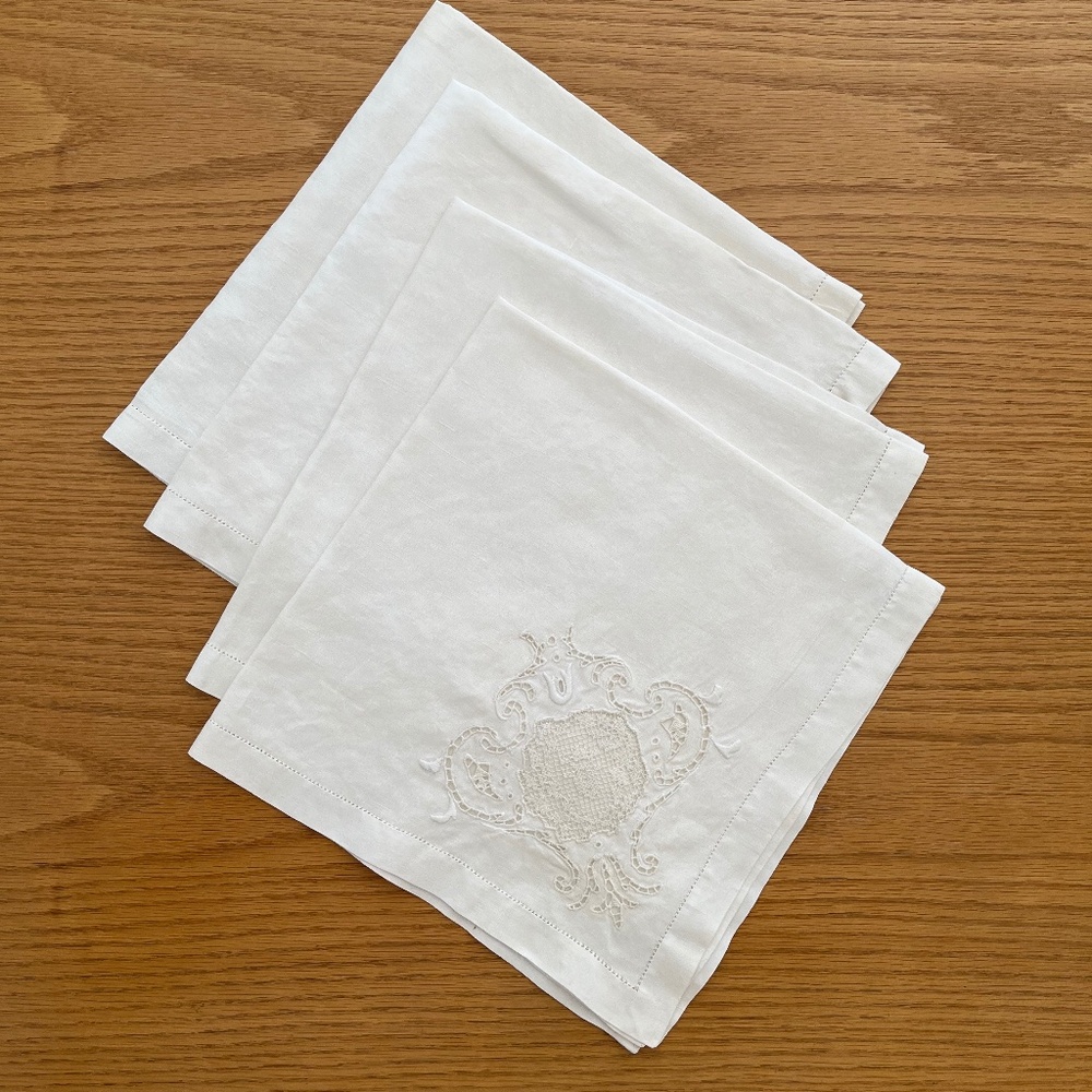 VINTAGE LINEN DINNER NAPKINS